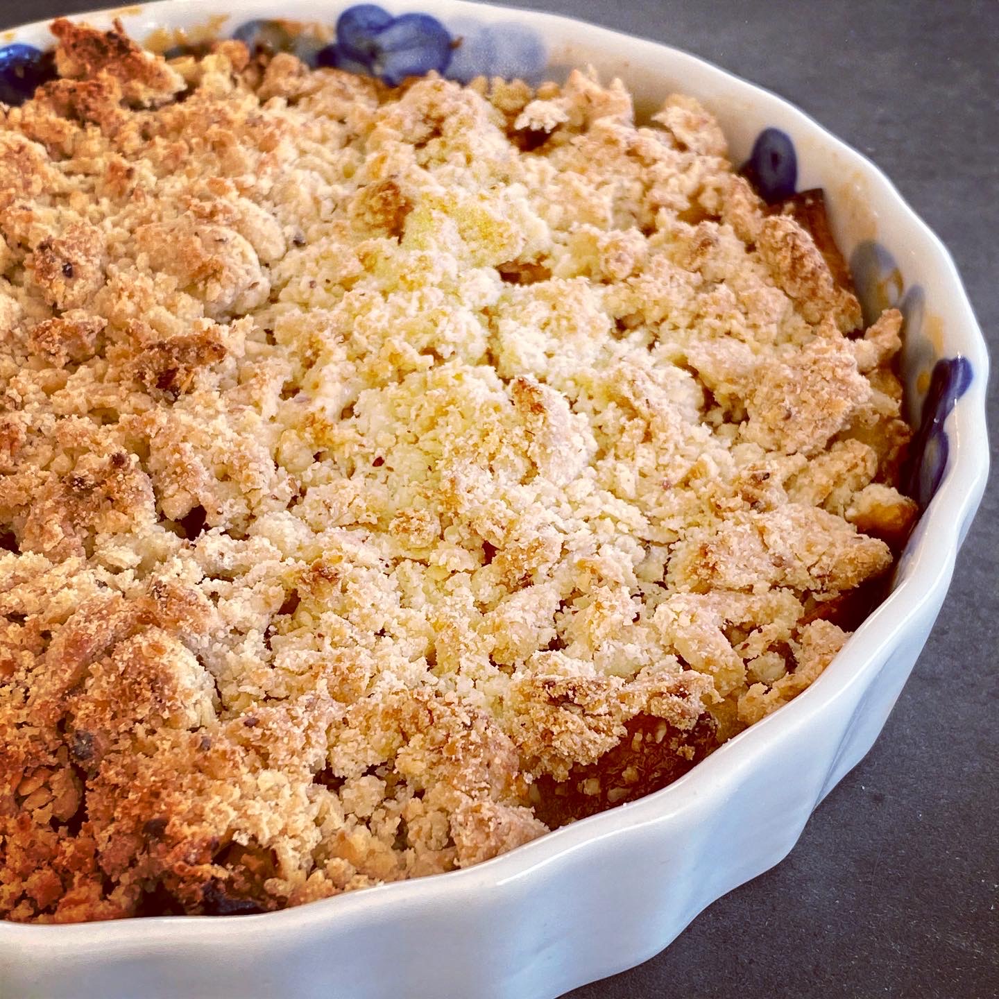 Le Crumble Aux Pommes De Cyril Lignac | La Gourmandise Avant Tout